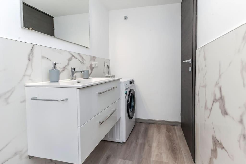 Bicocca Metro House Appartement *